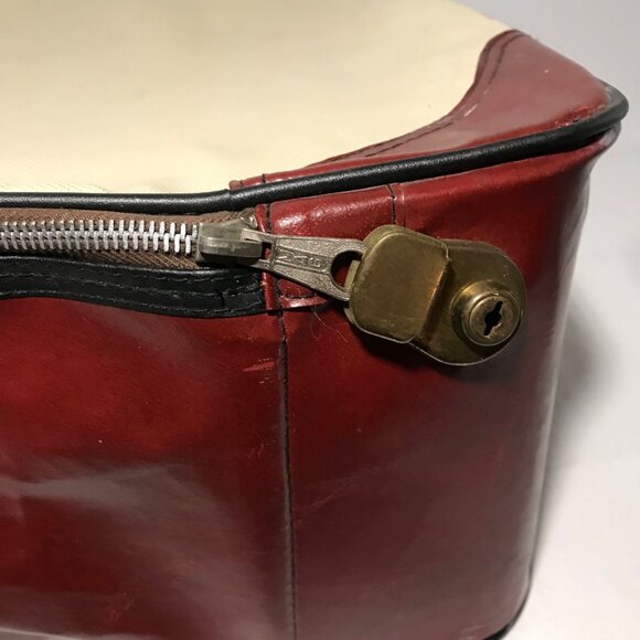 Vintage Icritex Red & White Vinyl Travel Case Suitcase - Picture 3 of 10